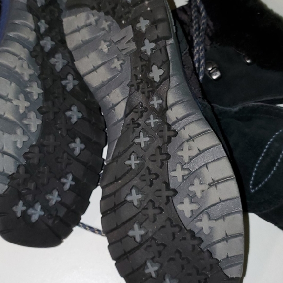 Merrell women's 7 black quilted and leather boots w/ lace up and side zip - Picture 4 of 7